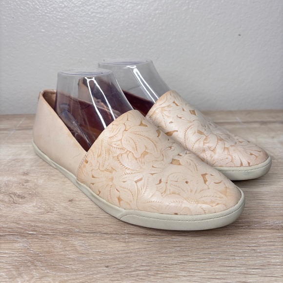 Patricia‎ Nash Lola Ivory Tooled Slip On Sneaker Size 9 - Picture 1 of 8